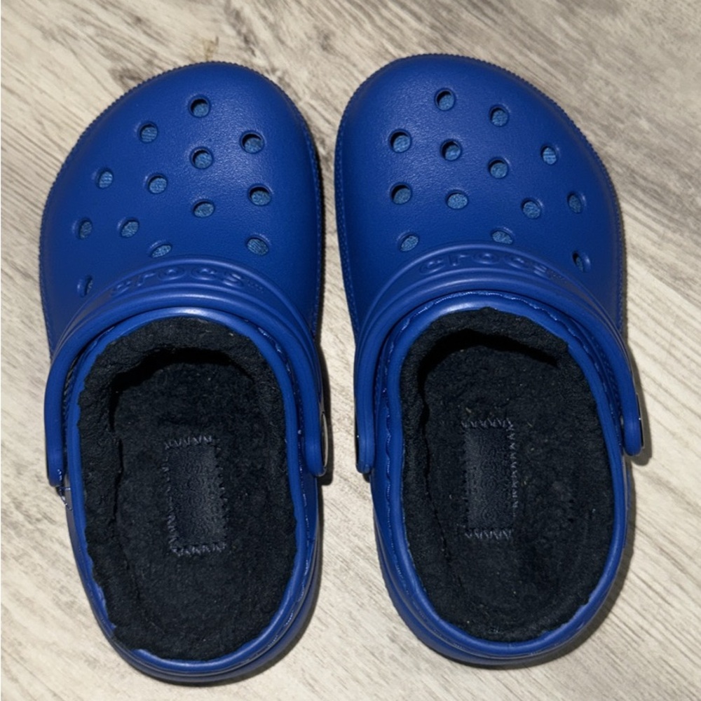 Like New. 10/10 Condition. Toddler Size 8C Fur Lined Crocs